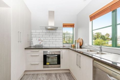Photo of property in 5a Awaroa Road, Sunnyvale, Auckland, 0612
