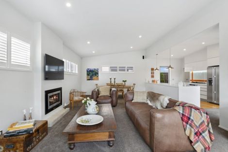 Photo of property in 18 Garreg Road, Fendalton, Christchurch, 8052