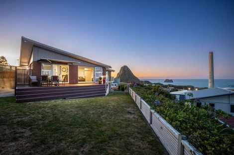 Photo of property in 19 Port View Crescent, Moturoa, New Plymouth, 4310