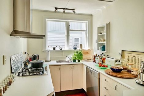 Photo of property in 17 Mahoe Street, Eastbourne, Lower Hutt, 5013