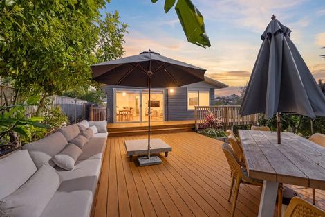 Photo of property in 1/26 Nor'east Drive, Northcross, Auckland, 0632