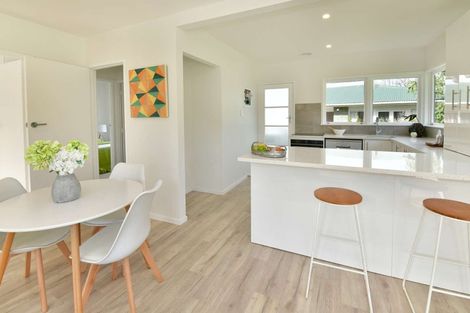 Photo of property in 2/5 Margaret Place, Milford, Auckland, 0620
