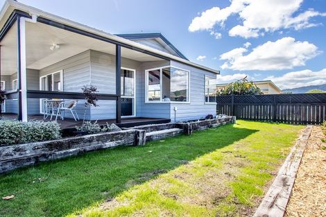 Photo of property in 13 Rutherford Drive, Waikanae Beach, Waikanae, 5036