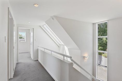 Photo of property in 2/5a Madeley Road, Mount Pleasant, Christchurch, 8081