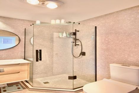 Photo of property in 2a Mcquoid Place, Glenfield, Auckland, 0629