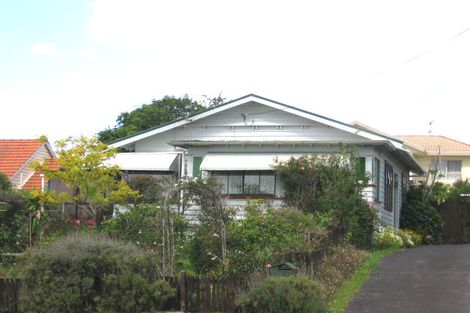 Photo of property in 16 Roberton Road, Avondale, Auckland, 1026