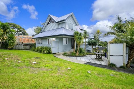Photo of property in 154 Oaktree Avenue, Browns Bay, Auckland, 0630