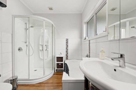 Photo of property in 6 Clifford Road, Johnsonville, Wellington, 6037