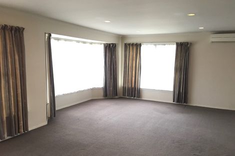 Photo of property in 33 Denniston Crescent, Redwood, Christchurch, 8051