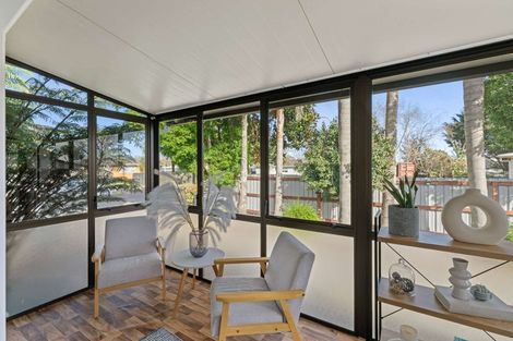 Photo of property in 24 Pukeroa Place, Papakura, 2110