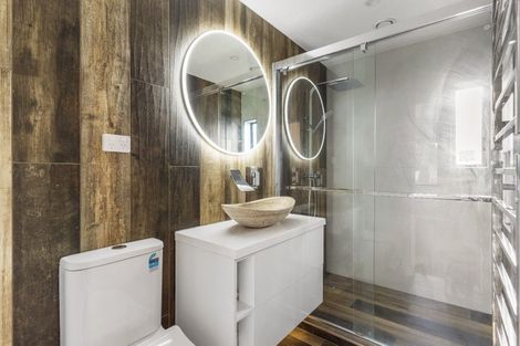 Photo of property in 25b Deverell Place, Northcross, Auckland, 0632