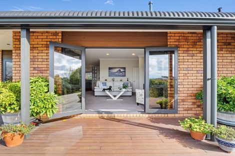 Photo of property in 71 Ruapehu Drive, Fitzherbert, Palmerston North, 4410