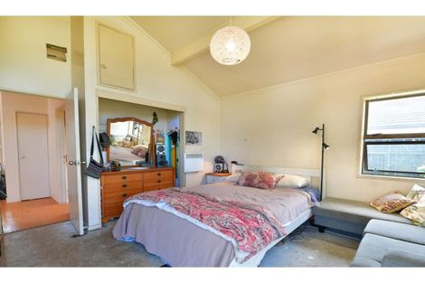 Photo of property in 32 Walton Street, Red Beach, 0932