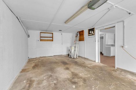 Photo of property in 50 Seaview Road, Marfell, New Plymouth, 4310