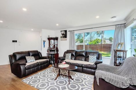 Photo of property in 31 Thornlow Street, Glendene, Auckland, 0602