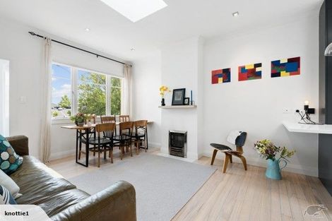 Photo of property in 4/64 Victoria Road, Devonport, Auckland, 0624