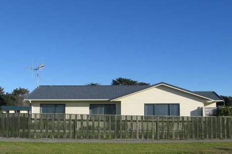 Photo of property in 23 Karaka Street, Otaki Beach, Otaki, 5512