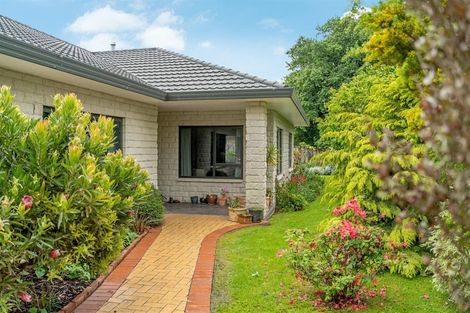Photo of property in 1 Oak View Place, Greytown, 5712