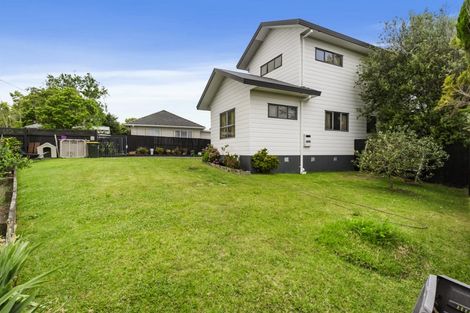Photo of property in 12 Gloria Avenue, Te Atatu Peninsula, Auckland, 0610