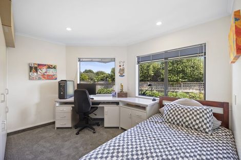 Photo of property in 13 Karina Road, Merrilands, New Plymouth, 4312