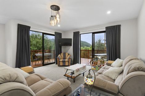Photo of property in 61a Riverstone Drive, Riverstone Terraces, Upper Hutt, 5018