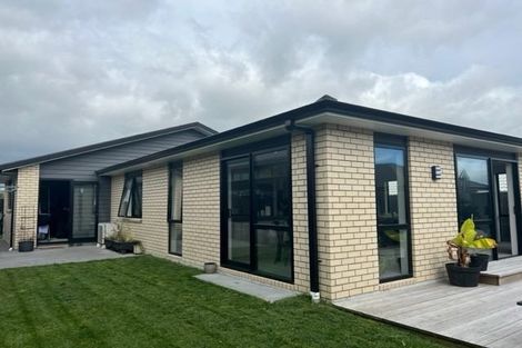 Photo of property in 16 Pioneer Crescent, Omokoroa, 3114