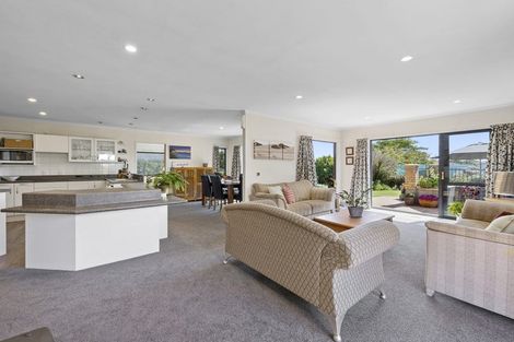 Photo of property in 13 Karina Road, Merrilands, New Plymouth, 4312