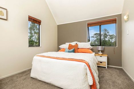 Photo of property in 33 Waipuia Place, Greenhithe, Auckland, 0632