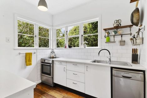 Photo of property in 105 Sunshine Avenue, Karori, Wellington, 6012