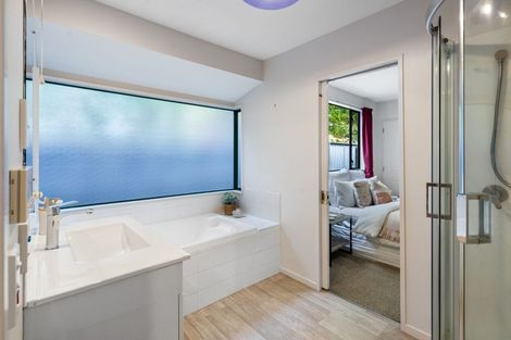 Photo of property in 21 Thornwood Place, Redwood, Christchurch, 8051