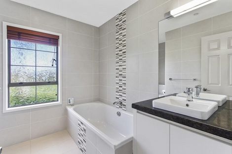 Photo of property in 48 Ponga Road, Opaheke, Papakura, 2584