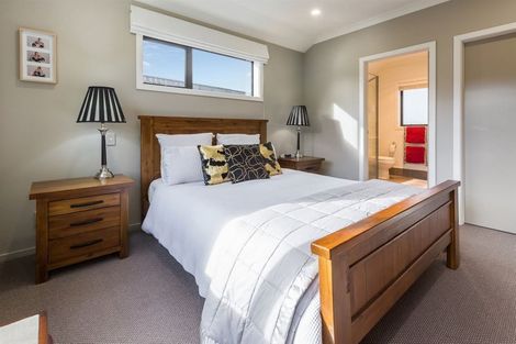 Photo of property in 21 Nelson Avenue, Aotea, Porirua, 5024