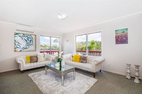 Photo of property in 4 Charnley Grove, Glenfield, Auckland, 0629