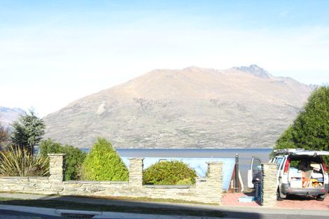 Photo of property in 78 Cedar Drive, Kelvin Heights, Queenstown, 9300