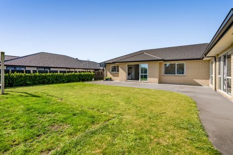 Photo of property in 12 Oakmont Crescent, Waiwhakaiho, New Plymouth, 4312