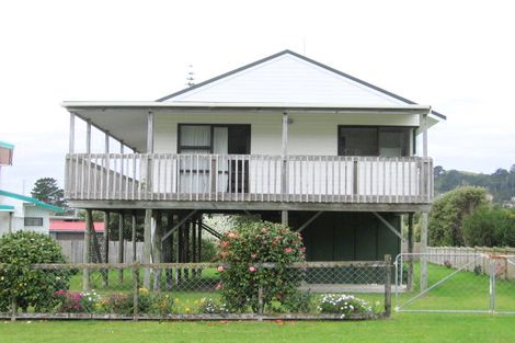 Photo of property in 15 Hahei Beach Road, Hahei, Whitianga, 3591