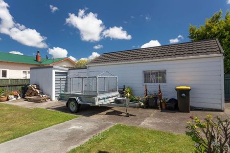 Photo of property in 21 Chamberlain Street, Dannevirke, 4930
