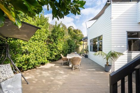 Photo of property in 2/16 Law Street, Torbay, Auckland, 0630