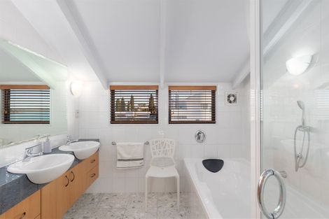 Photo of property in 141 Main Road, Redcliffs, Christchurch, 8081