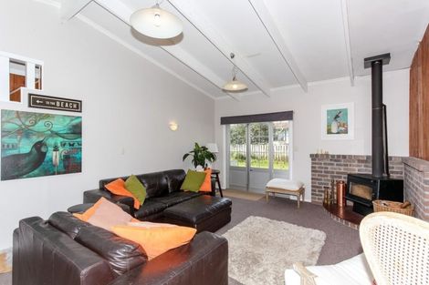 Photo of property in 114 Wairau Road, Oakura, 4314