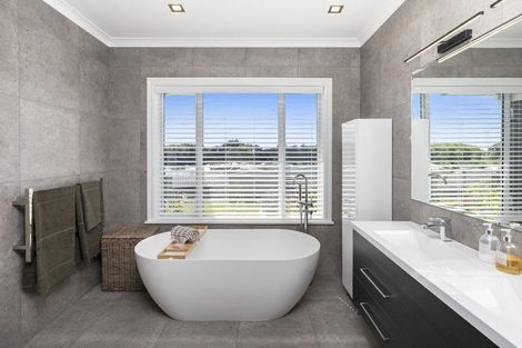 Photo of property in 6 Rushden Rise, Westmorland, Christchurch, 8025