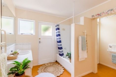 Photo of property in 18 Kohutuhutu Road, Raumati Beach, Paraparaumu, 5032