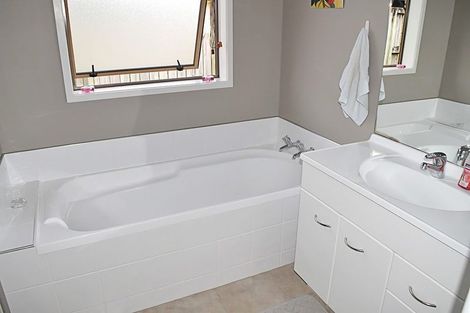 Photo of property in 19 Whitford Place, Rototuna North, Hamilton, 3210