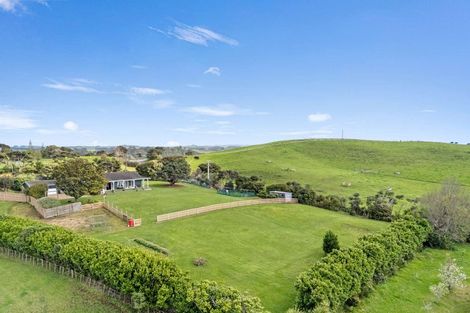 Photo of property in 5 Mcleod Road, South Head, Helensville, 0874