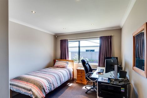 Photo of property in 6 Donald Place, Frimley, Hastings, 4120