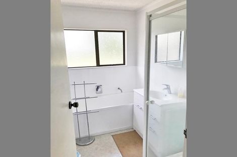 Photo of property in 8 Zenith Place, Conifer Grove, Takanini, 2112