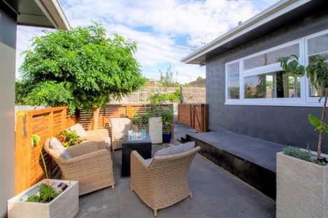 Photo of property in 15 Puketapu Road, Taradale, Napier, 4112