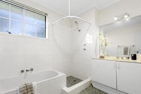 Photo of property in 1/4 Frater Avenue, Milford, Auckland, 0620