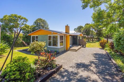 Photo of property in 16 Walton Avenue, Waikanae, 5036