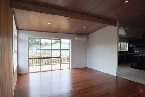 Photo of property in 6 William Hadlow Place, Hatfields Beach, Orewa, 0931